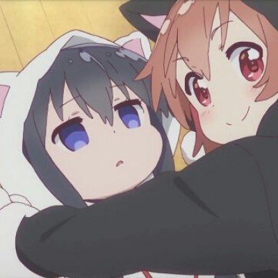 成都熊猫基地饲养员为大熊猫爬树